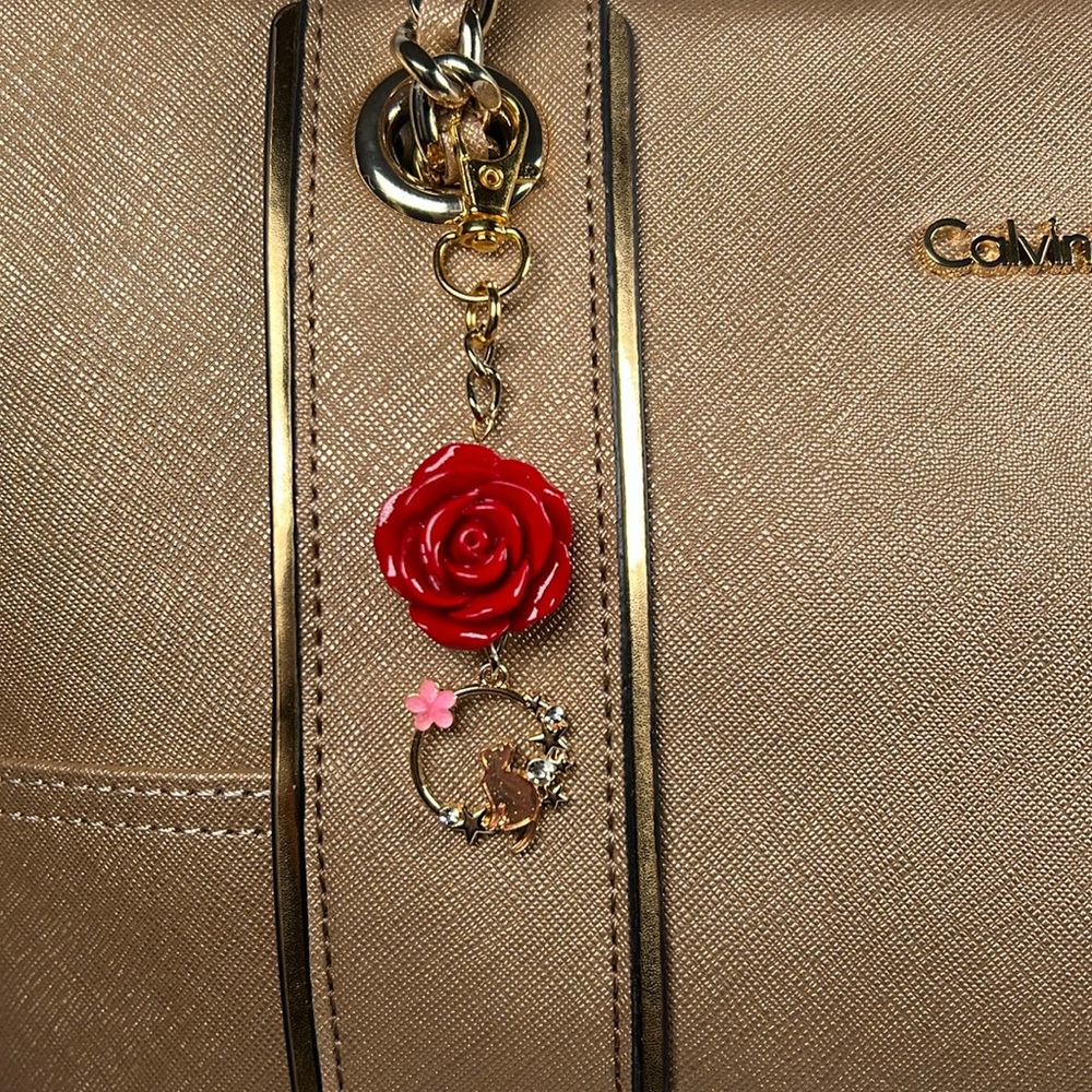 Beautiful cat & red rose 🌹purse charm for cat lovers 😻♥️